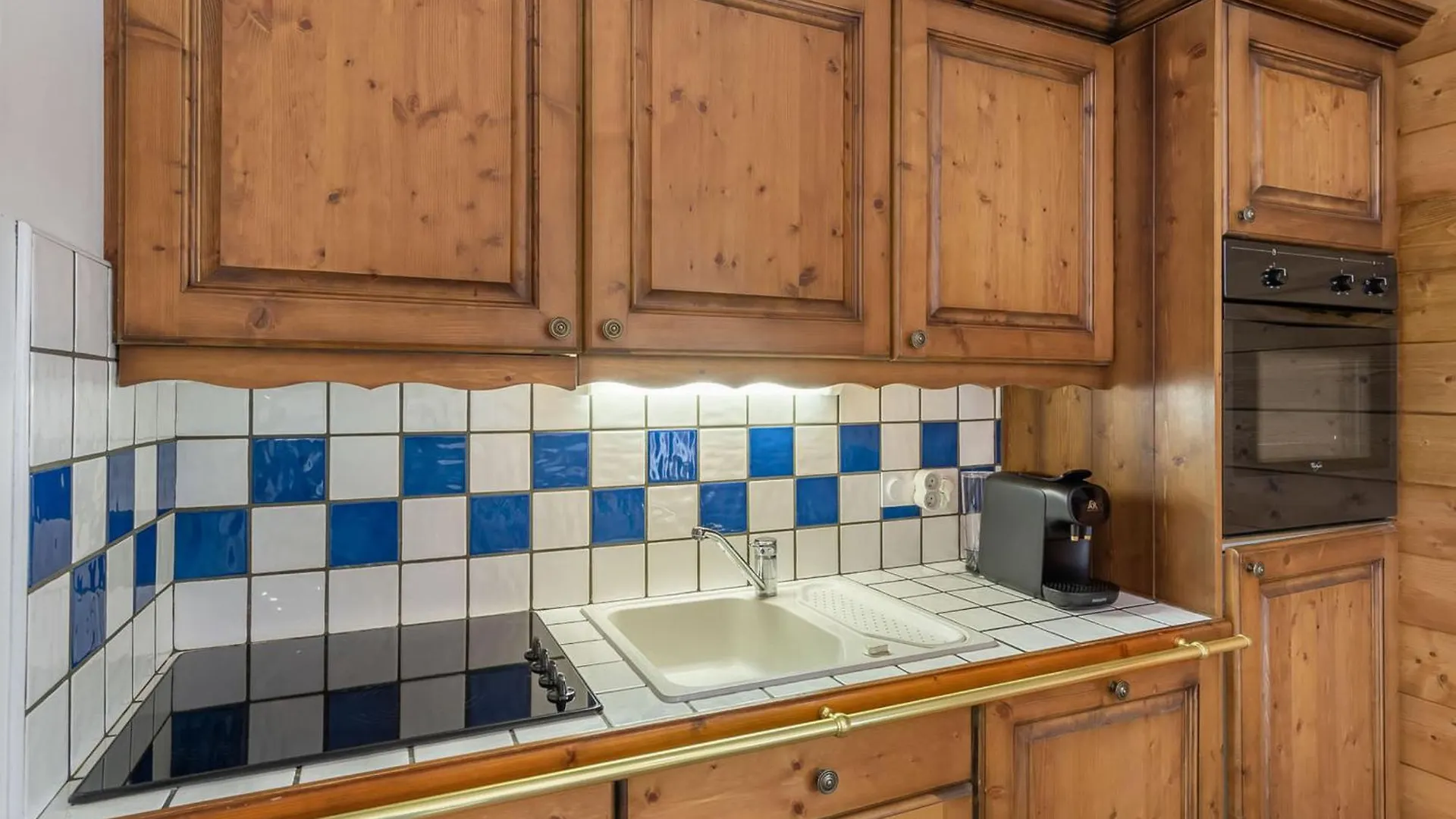 Charmant 3 Pieces Avec 2 Chambres, Terrasse, Parking Et Wi-Fi A Meribel - Fr-1-566-61 Les Allues Apartment
