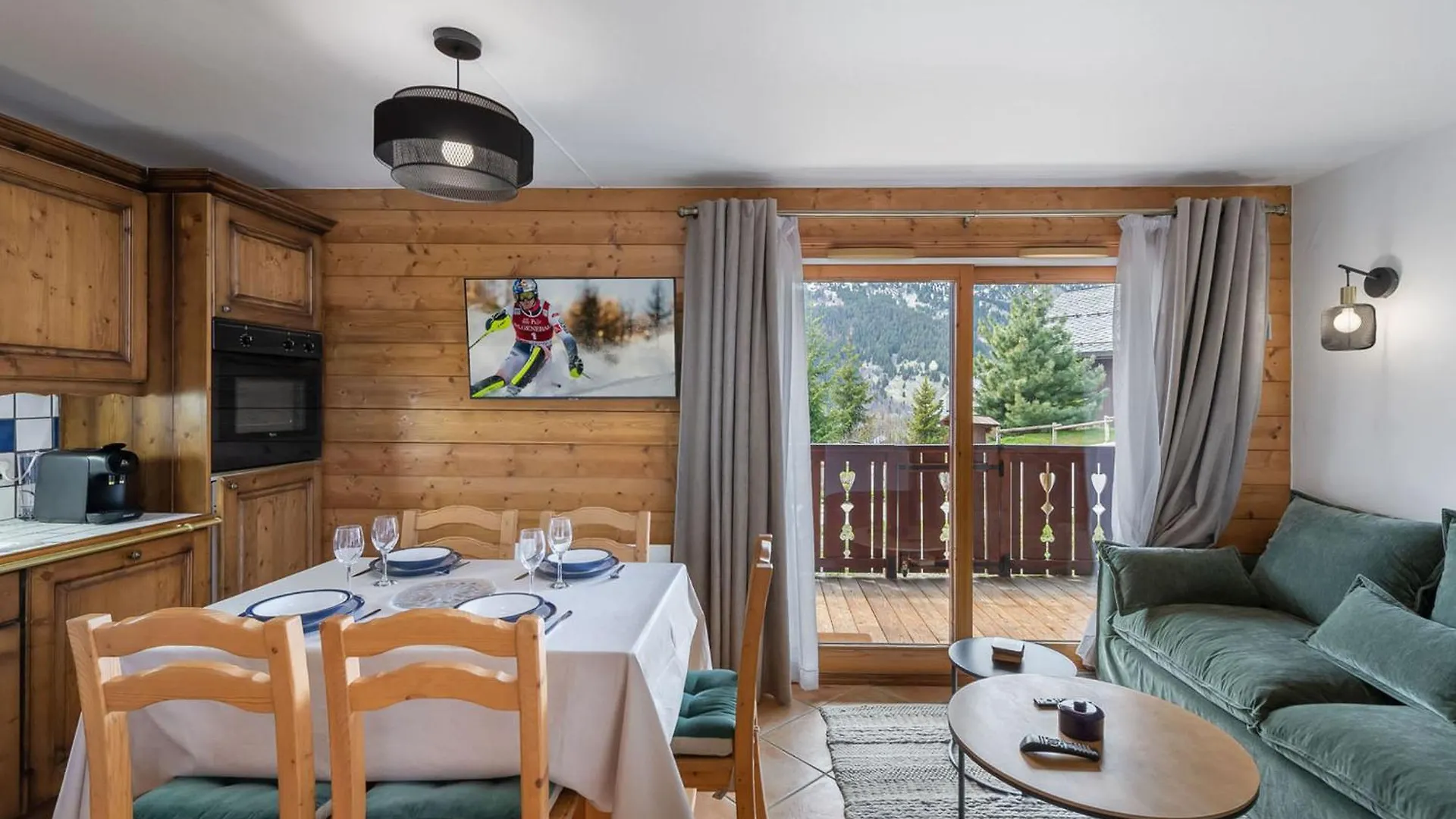 Charmant 3 Pieces Avec 2 Chambres, Terrasse, Parking Et Wi-Fi A Meribel - Fr-1-566-61 Les Allues France