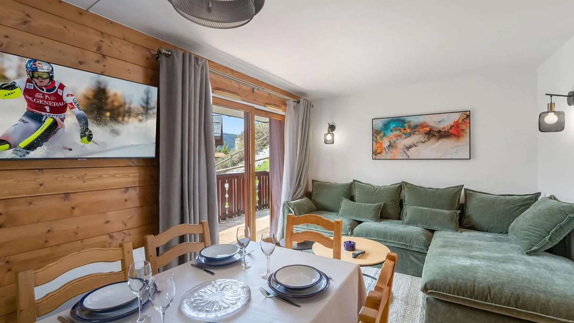 Charmant 3 Pieces Avec 2 Chambres, Terrasse, Parking Et Wi-Fi A Meribel - Fr-1-566-61 contacts